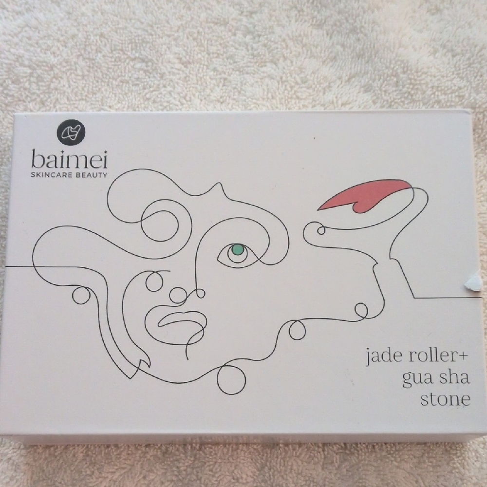 Baimei Jade Roller and Gua Sha Stone Set New in Box